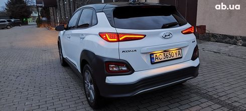 Hyundai Kona Electric 2021 белый - фото 6