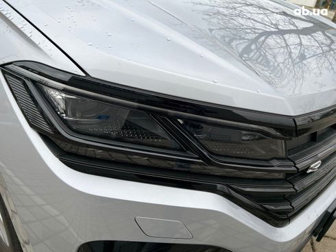 Volkswagen Touareg R 2021 - фото 7