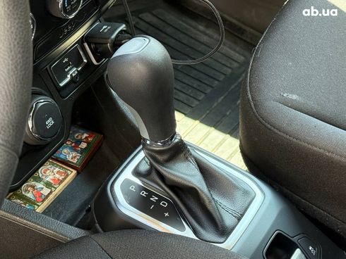 Jeep Renegade 2019 белый - фото 12