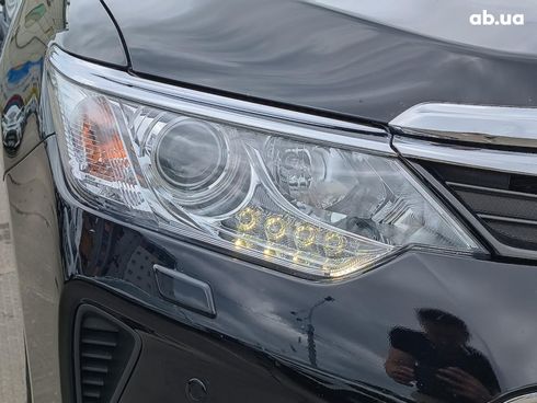 Toyota Camry 2017 черный - фото 6