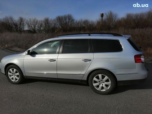 Volkswagen Passat Variant 2009 серебристый - фото 2