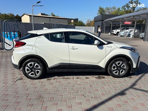 Toyota C-HR 2020 белый - фото 6