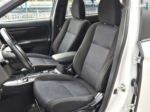 Mitsubishi Outlander 2017 - фото 9