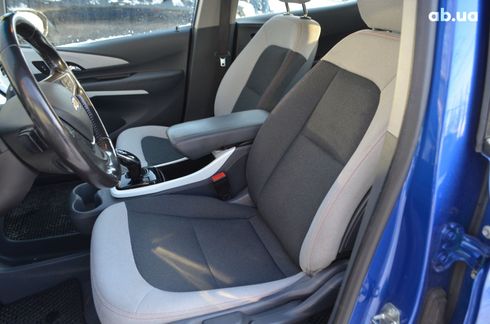 Chevrolet Bolt 2021 синий - фото 14