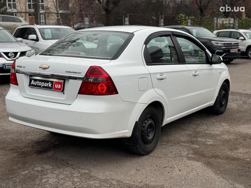 Chevrolet Aveo 2008 белый - фото 6