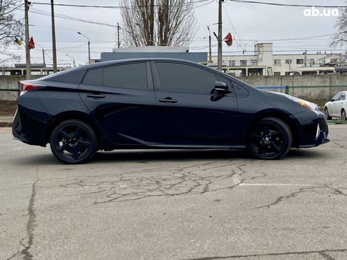 Toyota Prius 2016 черный - фото 4