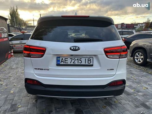 Kia Sorento 2016 - фото 8