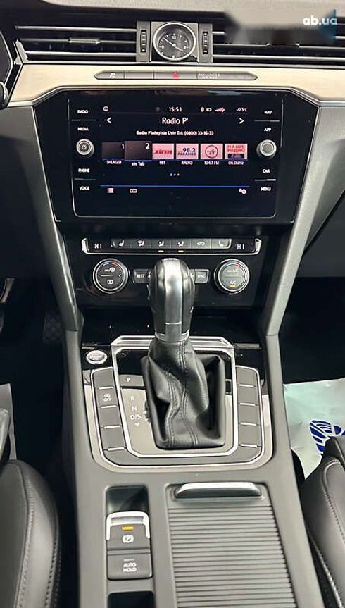 Volkswagen Passat 2019 - фото 13