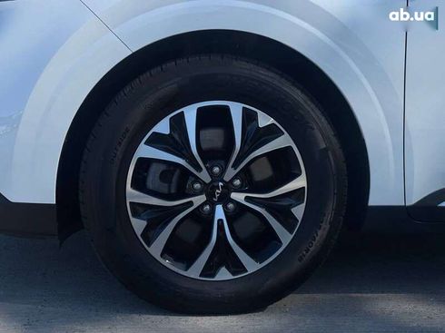 Kia Carnival 2023 - фото 11