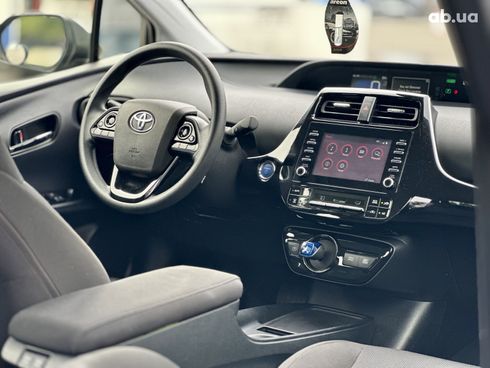 Toyota Prius 2019 серый - фото 11