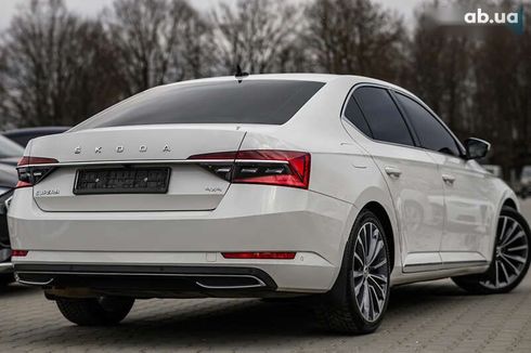 Skoda Superb 2020 - фото 9