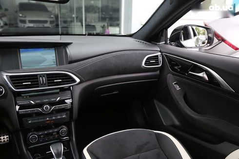 Infiniti Q30 2016 - фото 15