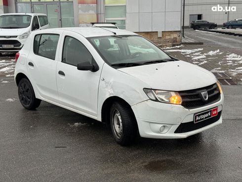 Dacia Sandero 2014 белый - фото 3