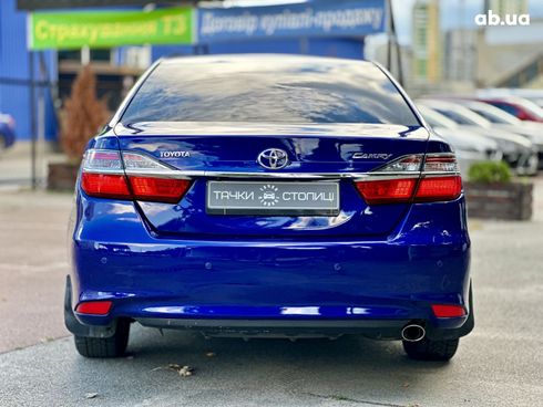 Toyota Camry 2015 синий - фото 6