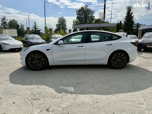 Tesla Model 3 2022 - фото 9