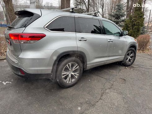 Toyota Highlander 2018 серый - фото 5