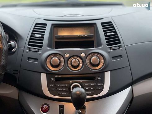 Mitsubishi Grandis 2008 - фото 17
