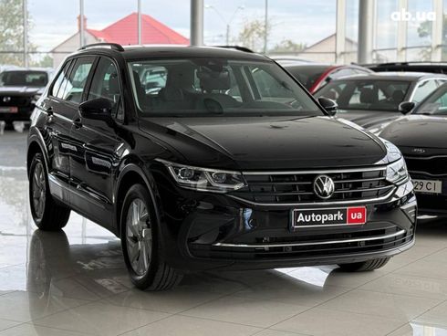 Volkswagen Tiguan 2021 черный - фото 3