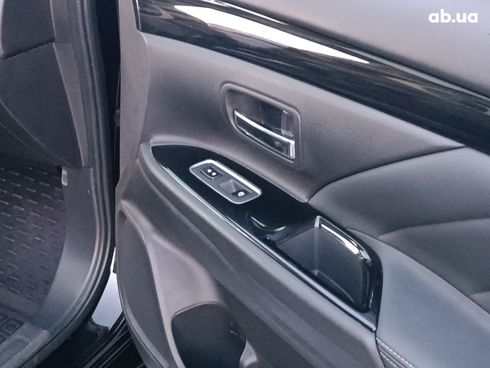 Mitsubishi Outlander 2018 черный - фото 66