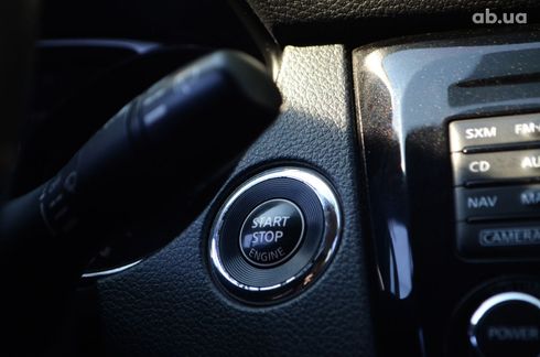 Nissan Rogue 2016 белый - фото 17