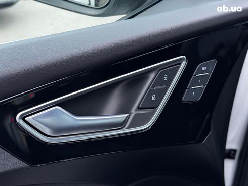 Audi Q4 e-tron 2023 белый - фото 16
