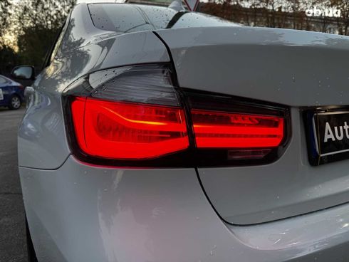 BMW 3 серия 2016 белый - фото 9