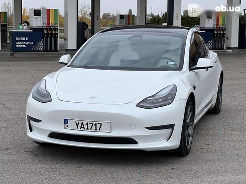 Tesla Model 3 2021 - фото 9