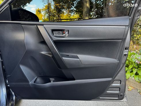 Toyota Corolla 2017 серый - фото 26