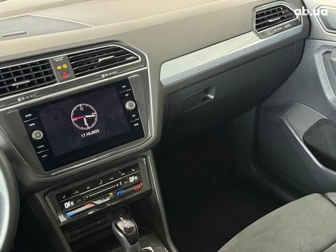 Volkswagen Tiguan 2021 черный - фото 23