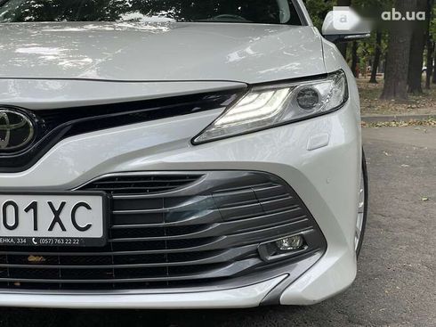 Toyota Camry 2020 - фото 12