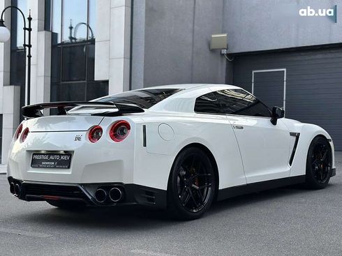 Nissan GT-R 2013 - фото 26