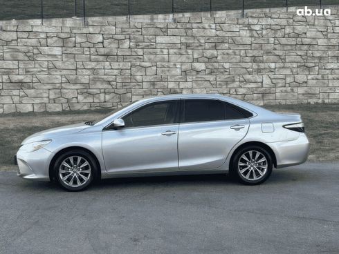 Toyota Camry 2016 серебристый - фото 3