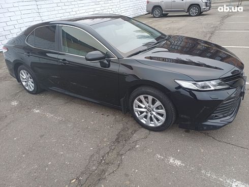 Toyota Camry 2020 черный - фото 2