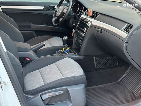 Skoda Superb 2012 белый - фото 38