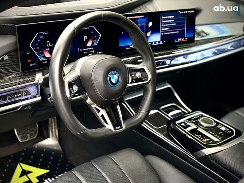 BMW i7 2022 - фото 28