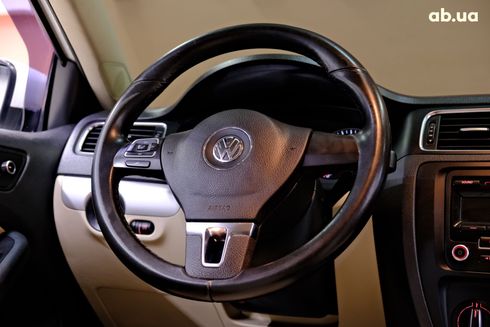Volkswagen Jetta 2012 белый - фото 7