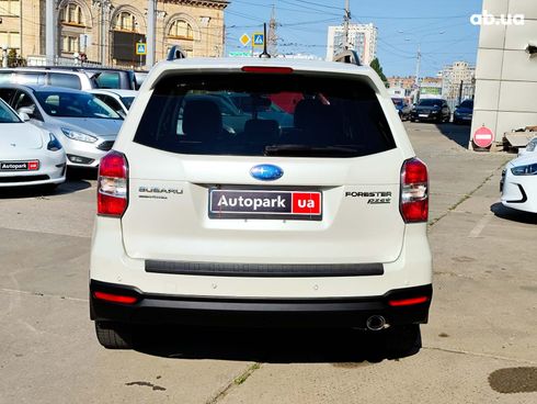 Subaru Forester 2014 белый - фото 5