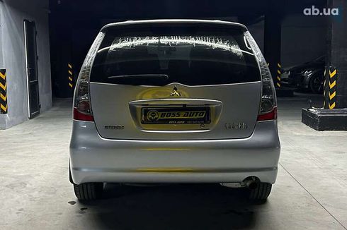 Mitsubishi Grandis 2008 - фото 5