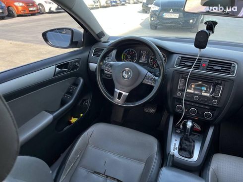 Volkswagen Jetta 2013 серый - фото 24