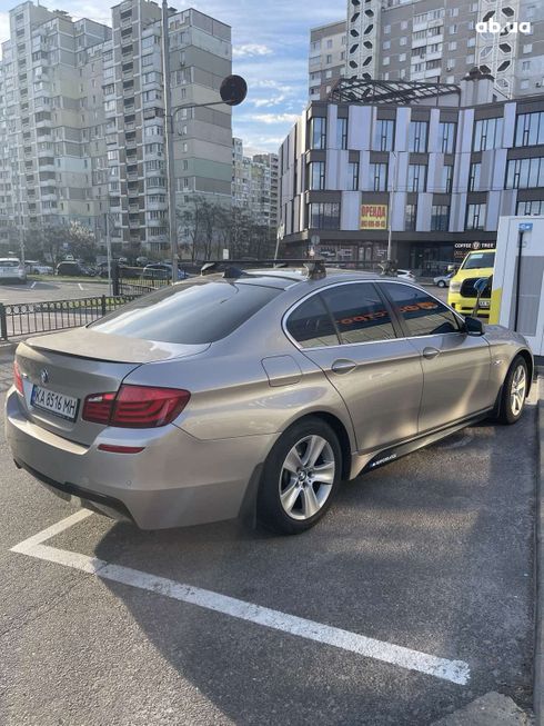 BMW 5 серия 2012 бежевый - фото 3