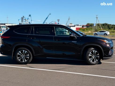 Toyota Highlander 2021 коричневый - фото 6