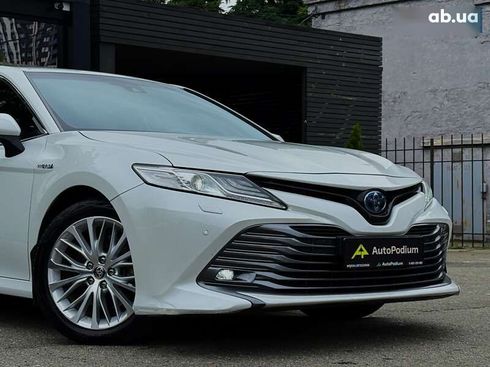 Toyota Camry 2020 - фото 9