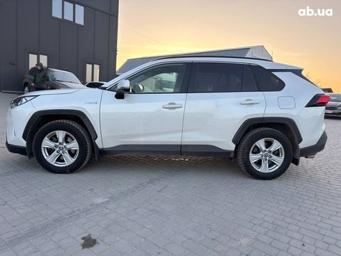 Toyota RAV4 2020 белый - фото 13