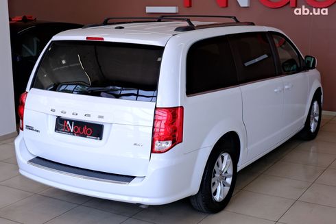 Dodge Caravan 2018 белый - фото 5