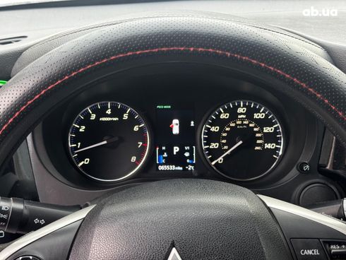 Mitsubishi Outlander 2019 серый - фото 15