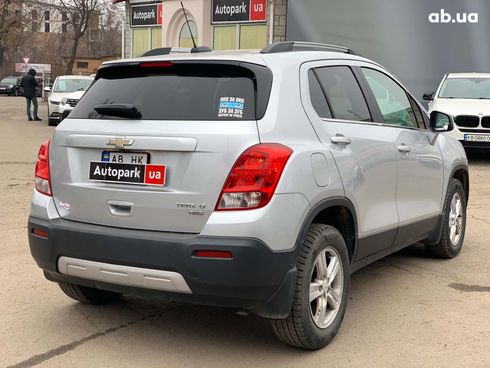 Chevrolet Trax 2016 серый - фото 5