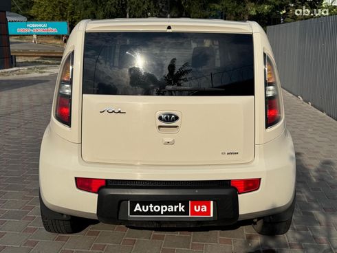 Kia Soul 2010 бежевый - фото 10