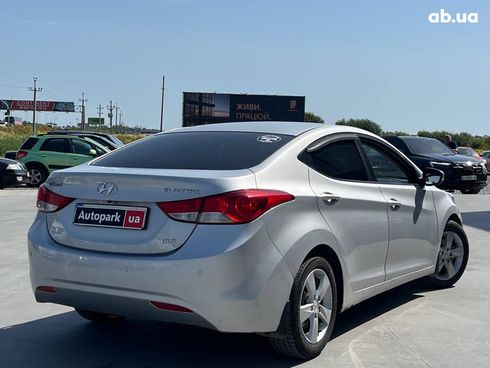 Hyundai Elantra 2013 серый - фото 5