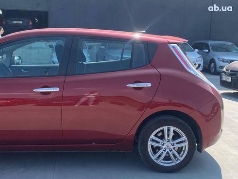 Nissan Leaf 2015 красный - фото 5