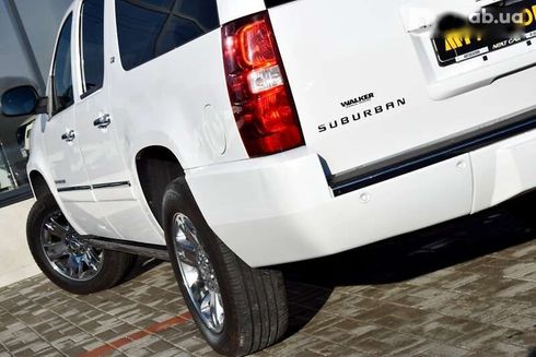 Chevrolet Suburban 2013 - фото 21